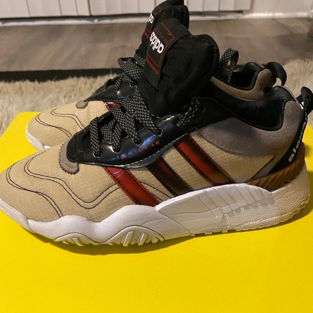 Shoes - Picture 1 of 3